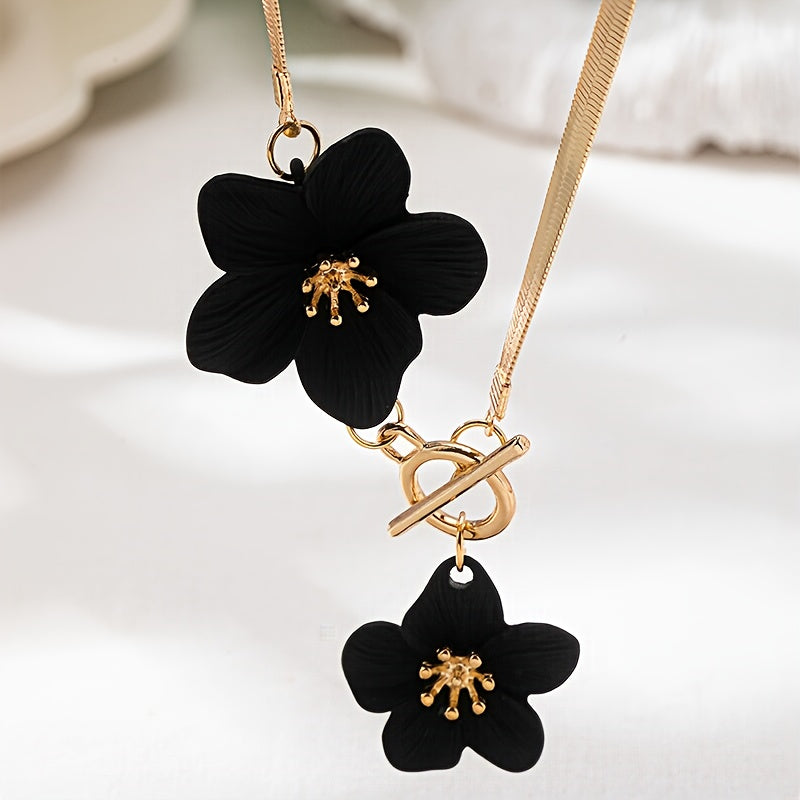 Colar feminino com duplo pendente floral branco em tom dourado - Joia elegante e minimalista com corrente para uso diário e festas, acessório versátil para todo o ano, acessório para festas, estilo sofisticado, acabamento luxuoso.
