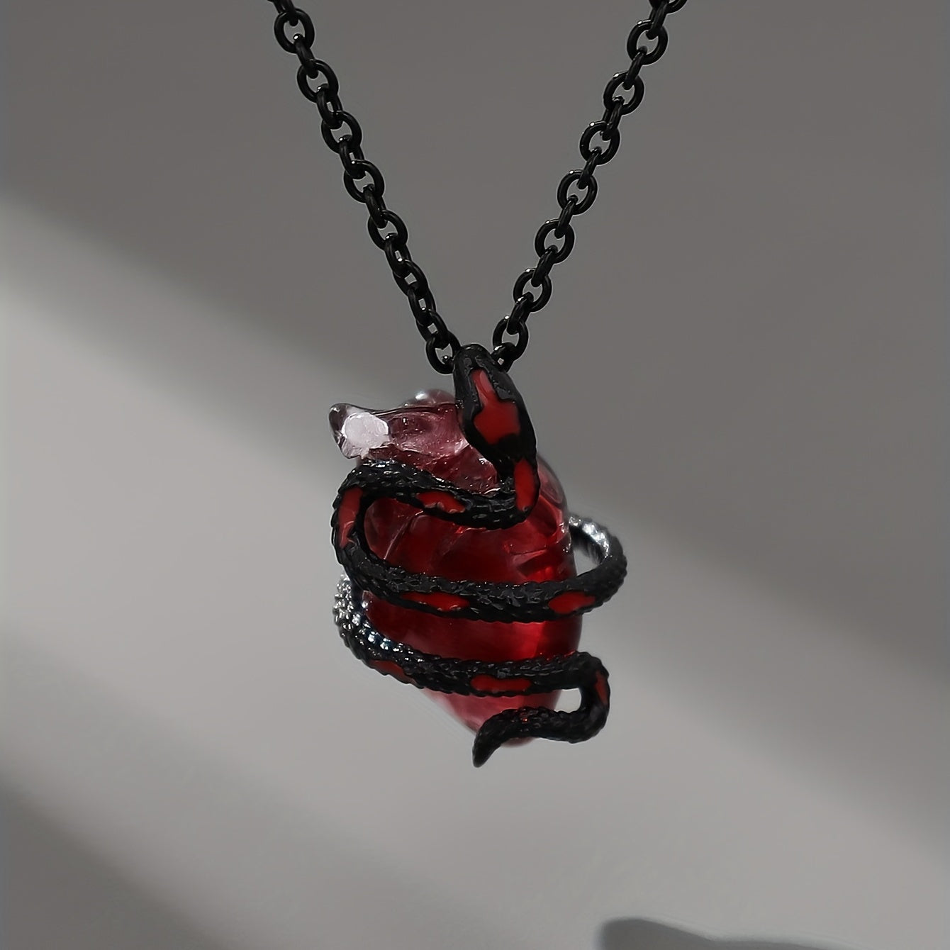 Gothic Snake Wrapped Resin Heart Decor Clavicle Chain Dark Style Pendant Necklace Y2K Necklace Jewelry For Women