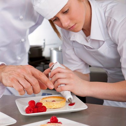 Kit de decoração de bolos com 8 peças, incluindo 1 saco de pasteleiro reutilizável em silicone, 6 bicos de pasteleiro e 1 adaptador. Ideal para decorar bolos em casa. Utensílios de cozinha, acessórios e acessórios para a cozinha.