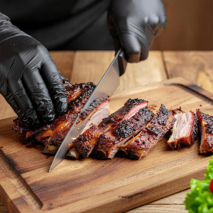 Luvas de nitrilo pretas, sem pó, tamanho M, embalagem com 100 unidades. Fabricadas em nitrilo de alta qualidade, resistentes a perfurações, produtos químicos e rasgões. Sem látex e sem pó, hipoalergénicas e seguras para peles sensíveis. Tamanho único.