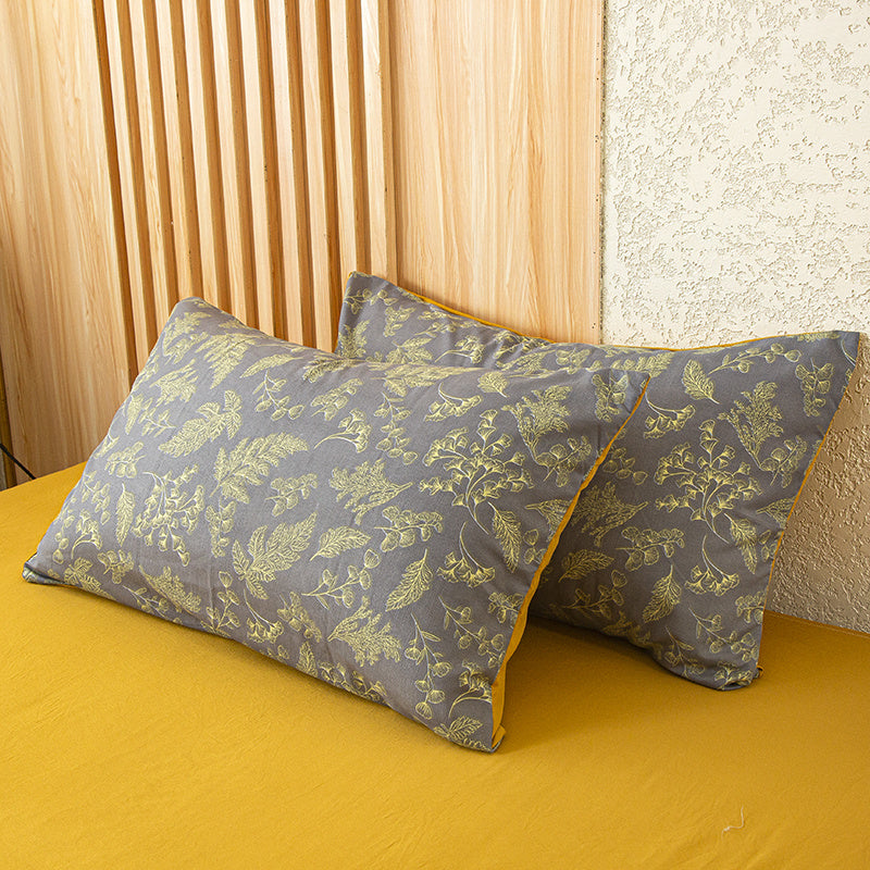 Dark Vine Pattern 4pcss Bedding Set Vintage Small Floral 4pcss Sheet Set Includes 1 Flat Sheet, 1 Duvet Cover, 2 Pillowcases - Washable Polyester Machine Washable - Breathable And Easy to Clean, Does Not Contain Down Duvet Or