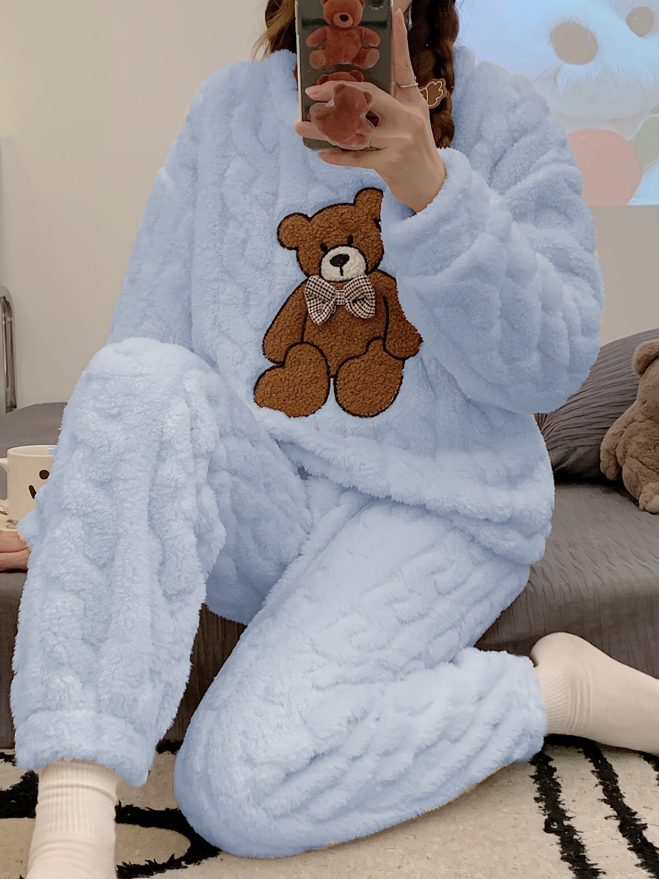 New Autumn and Winter Thick Warm Pajama Set with Jacquard Velvet Long-Sleeve Bear Top and Flannel Pants for Winter