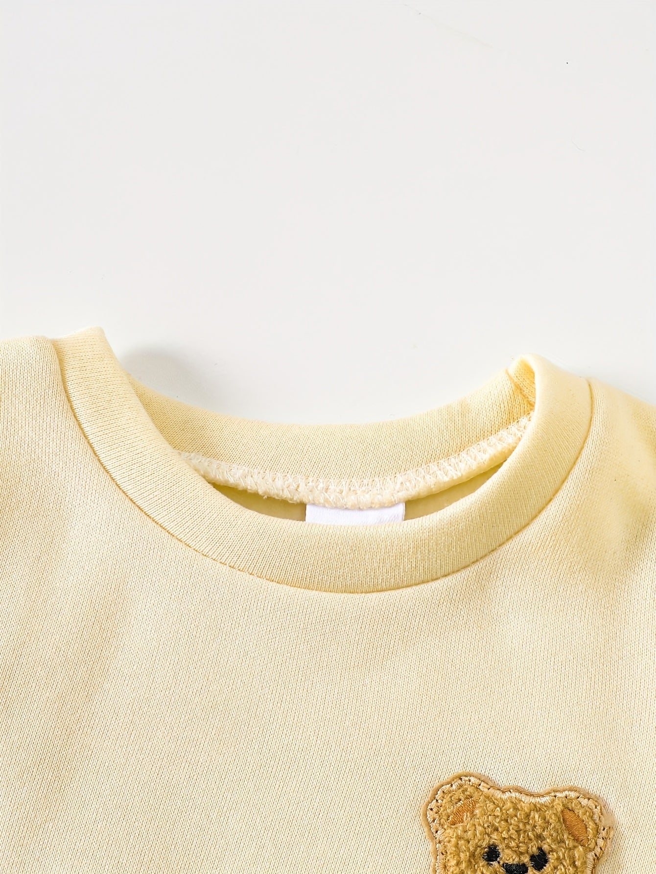A Set of Three Fleece Hoodies for Baby Boys, Packaged in Six Pieces, Featuring a Cute Bear Patch. Perfect for Outdoor Wear During The Autumn And Winter Seasons, Making It a Great Gift for Children.