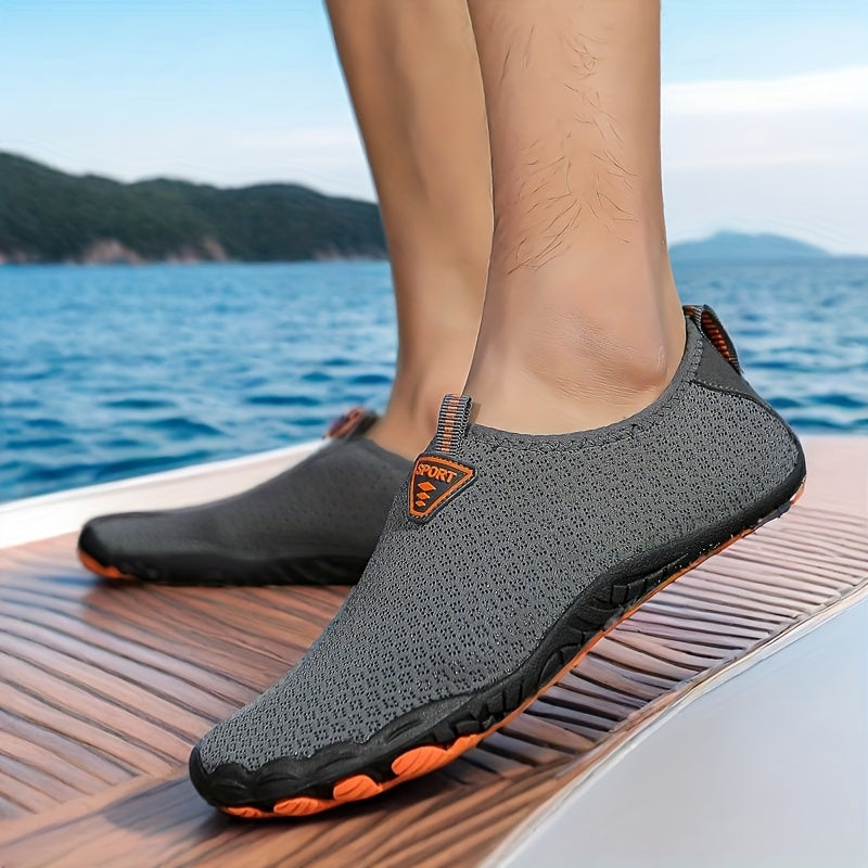 Sapatos aquáticos para homem de secagem rápida com cinco dedos - Respiráveis, antiderrapantes, leves, topo em malha, sola em borracha - Ideais para praia, natação, trilhos e aventuras ao ar livre - Design em preto e laranja
