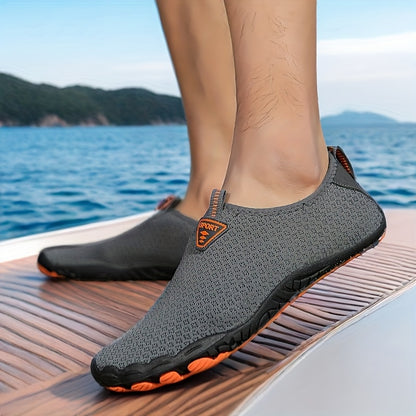 Sapatos aquáticos para homem de secagem rápida com cinco dedos - Respiráveis, antiderrapantes, leves, topo em malha, sola em borracha - Ideais para praia, natação, trilhos e aventuras ao ar livre - Design em preto e laranja