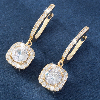 Brincos pendentes de luxo com decoração quadrada de zircónias brilhantes, banhados a ouro 14K e em cobre. Uma joia requintada para presente feminino.