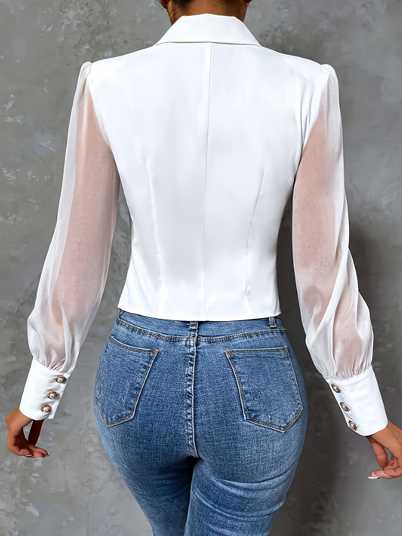 Elegante blusa de manga comprida para mulher com gola de lapela - Cor lisa, detalhe de botões, lavável à máquina.