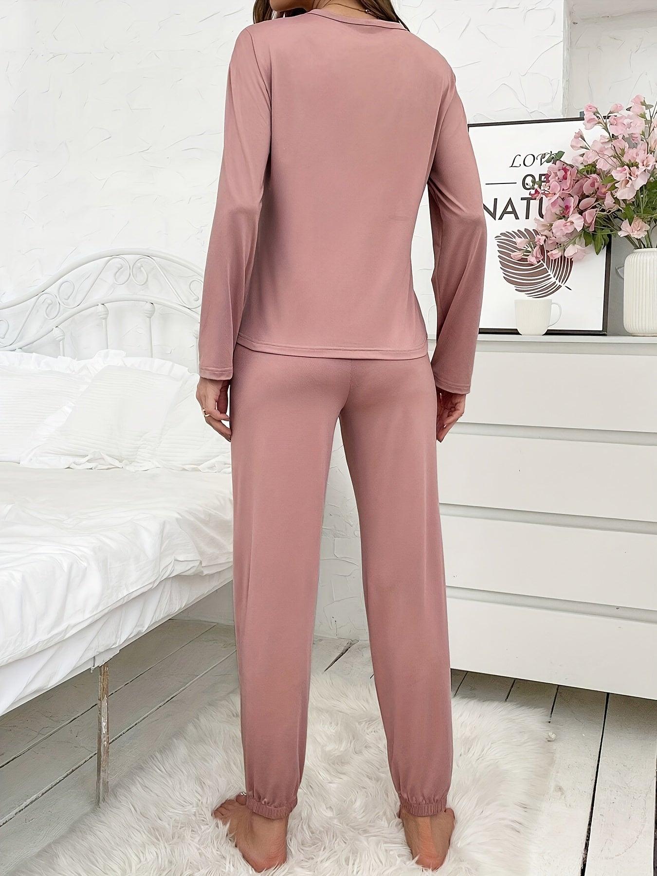 Pijama de senhora de outono e inverno, com mangas compridas e calças compridas, estampado de letras em estilo cartoon, conjunto casual para usar em casa em todas as estações.