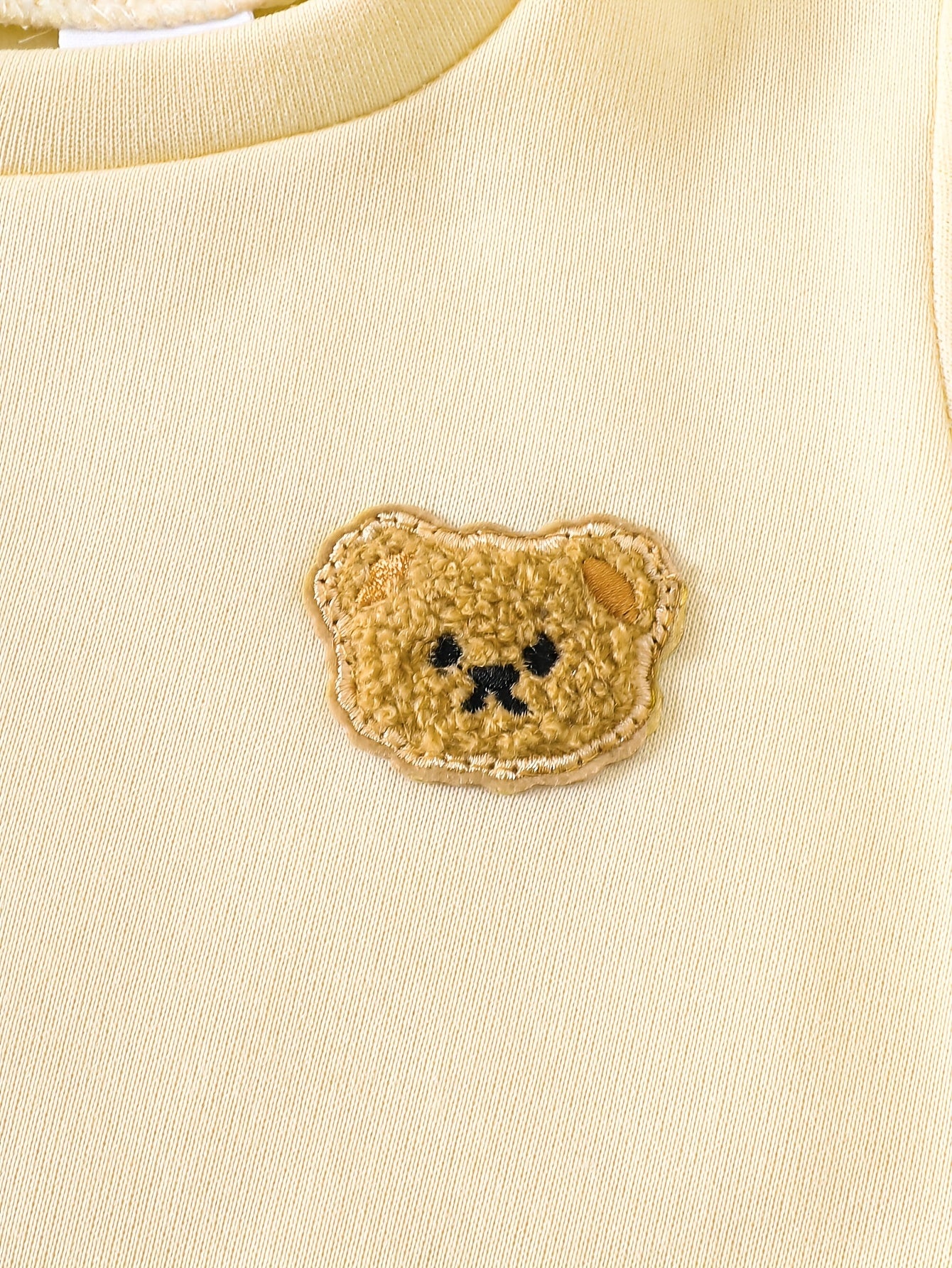 A Set of Three Fleece Hoodies for Baby Boys, Packaged in Six Pieces, Featuring a Cute Bear Patch. Perfect for Outdoor Wear During The Autumn And Winter Seasons, Making It a Great Gift for Children.