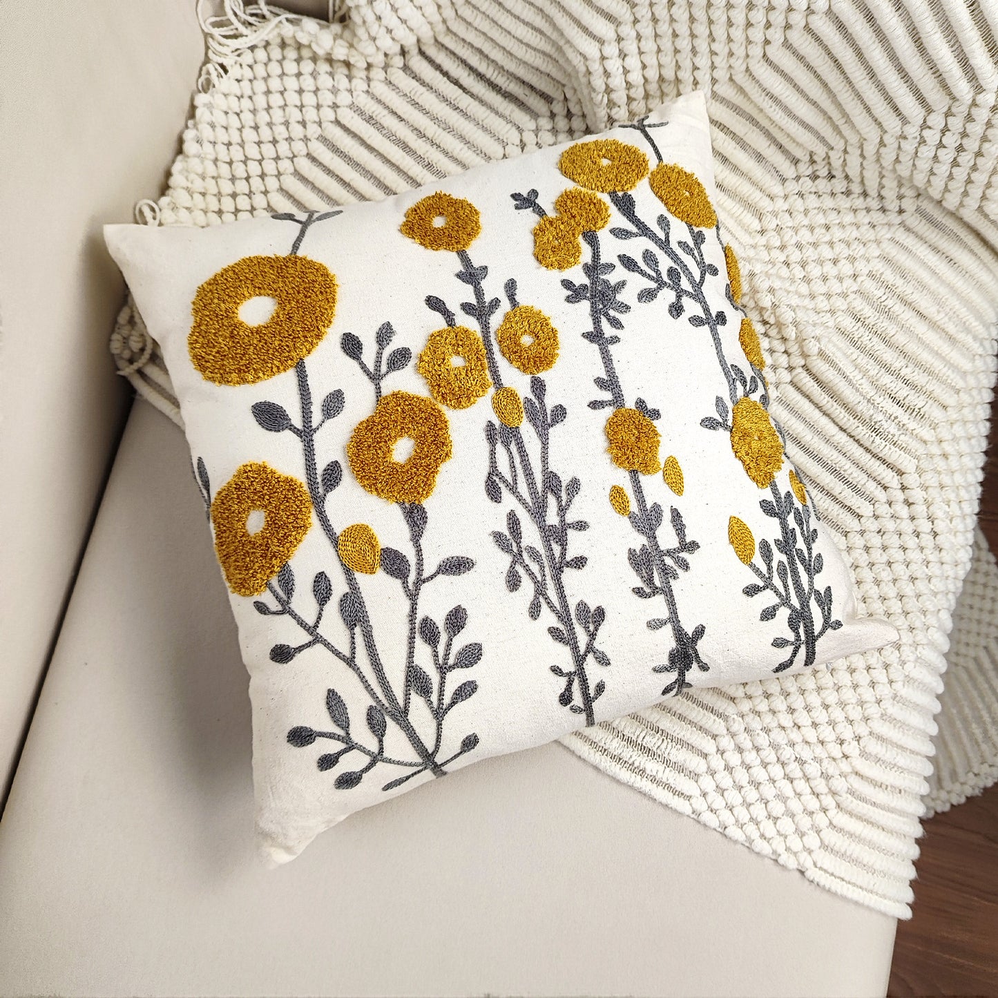 1pc Boho Floral Cushion Cover - Navy Blue & Golden Floral Pattern, Zipper Closure, Farmhouse Decor Pillow Case for Living Room, Bedroom, Sofa - No Insert Needed, Home Decoration Accent, Bedroom Accessory, Rustic Charm, Detail