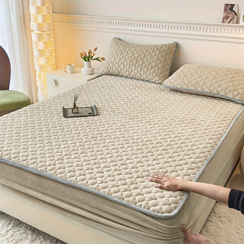 3pcs Soft And Comfortable Milk Velvet Fitted Sheet And Pillowcase Set, Sandwich Thickened Fitted Sheet And Pillowcase Set, Good Warmth Effect, Fitted Sheet Height 30Cm, Quilted Style Fitted Sheet, Suitable for Bedroom And Gue