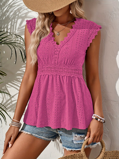 Elegante blusa branca com decote em V e detalhes em renda e ilhós - Manga curta, textura de crochet, perfeita para o verão, moda feminina, look casual de verão | Blusa com detalhes em renda | Textura de crochê