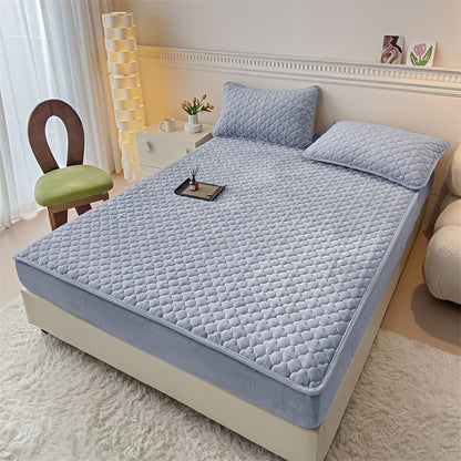 3pcs Soft And Comfortable Milk Velvet Fitted Sheet And Pillowcase Set, Sandwich Thickened Fitted Sheet And Pillowcase Set, Good Warmth Effect, Fitted Sheet Height 30Cm, Quilted Style Fitted Sheet, Suitable for Bedroom And Gue