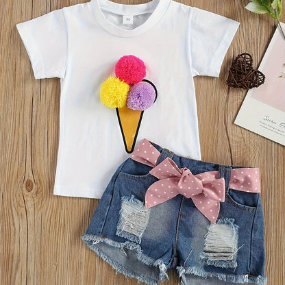 Conjunto adorável para menina com t-shirt de manga curta estampada com gelado e calções de ganga rasgados com detalhe de laço rosa - Roupa de verão elástica e respirável para uso casual, perfeita para atividades ao ar livre.