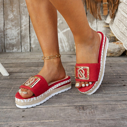 Sandálias de plataforma para mulher para praia com um elegante detalhe em palha.