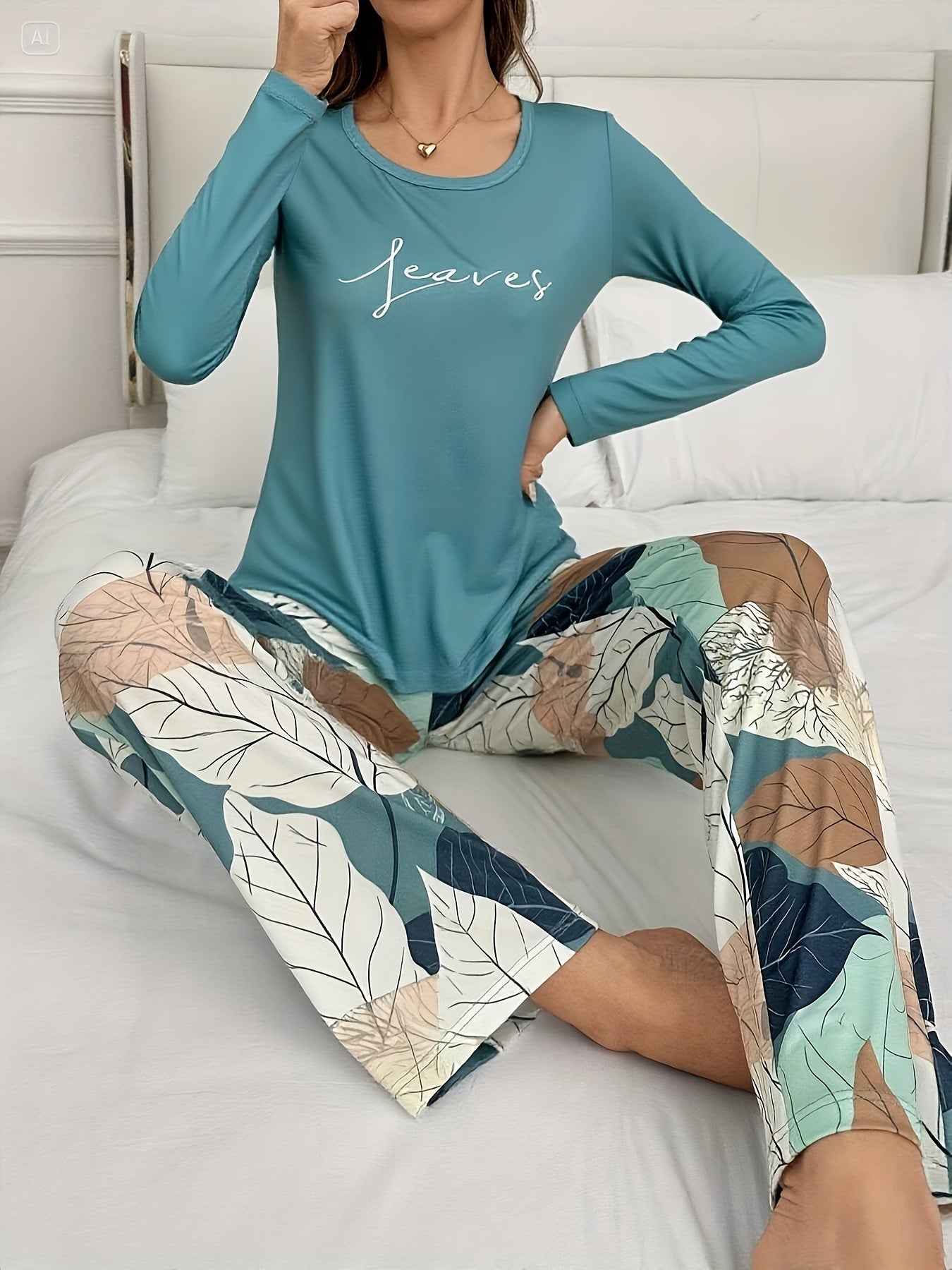 Conjunto de pijama casual, versátil e elegante para mulher com estampado de letras, blusa de manga comprida com gola redonda e calças com estampado floral para o outono e inverno.