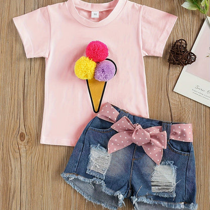 Conjunto adorável para menina com t-shirt de manga curta estampada com gelado e calções de ganga rasgados com detalhe de laço rosa - Roupa de verão elástica e respirável para uso casual, perfeita para atividades ao ar livre.