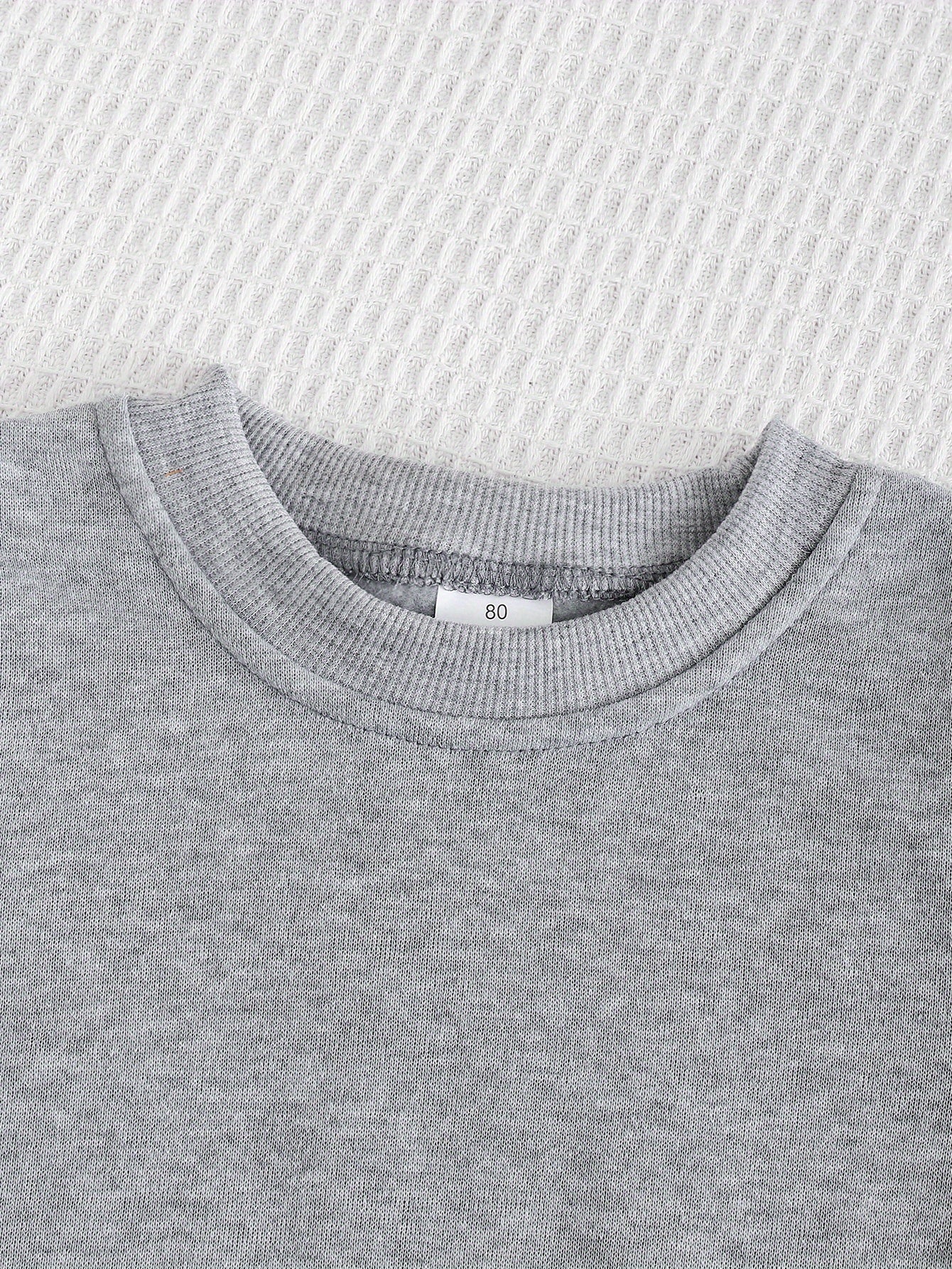 Boys' Autumn/Winter New Three-Piece Set with Mickey Mouse Classic Cartoon Print Long-Sleeve Round Neck Hoodie and Zip-Up Sleeveless Top, Matching Printed Sweatpants - Fleece-Lined Thickened Warm Comfortable Outfit for Parties