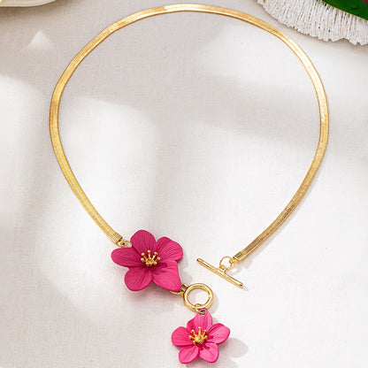 Colar feminino com duplo pendente floral branco em tom dourado - Joia elegante e minimalista com corrente para uso diário e festas, acessório versátil para todo o ano, acessório para festas, estilo sofisticado, acabamento luxuoso.