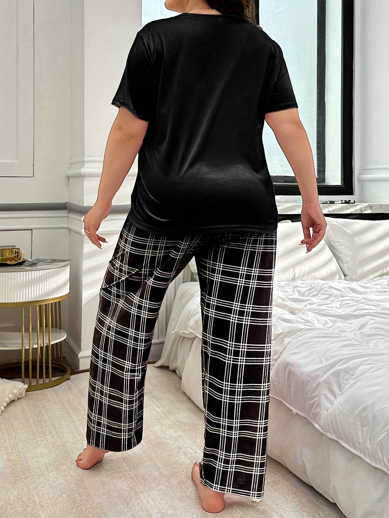 Women's Plus Size 2pcs Pajama Set - Oversized Round Neck Short-Sleeve Nightgown & Plaid Pants with Heart Print, Soft Polyester Blend All-Season Sleepwear, Machine Washable Cozy Lounge Set in Black/White (Casual Elegant Pajama