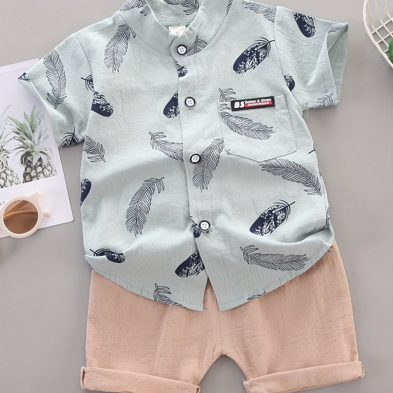 Conjunto casual para bebé menino - Camisola de manga curta e calções com estampado de penas - Conjunto infantil de 2 peças para atividades ao ar livre