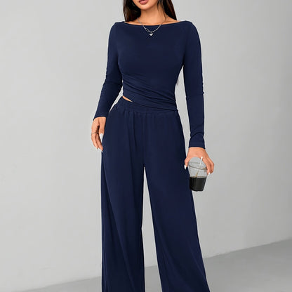 Conjunto de calças largas e corte descontraído para um look moderno e despojado em casa.