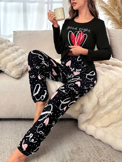 Conjunto de pijama para menina para o outono e inverno com mangas compridas, calças e estampado fofo de corações com letras em estilo cartoon. Ideal para relaxar em casa em todas as estações.