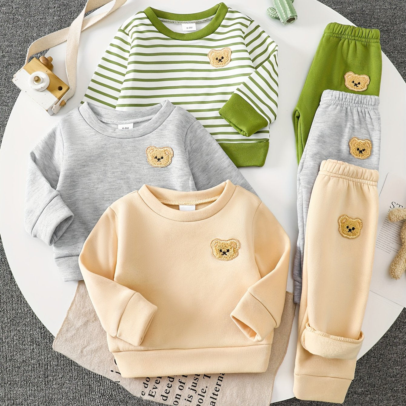 A Set of Three Fleece Hoodies for Baby Boys, Packaged in Six Pieces, Featuring a Cute Bear Patch. Perfect for Outdoor Wear During The Autumn And Winter Seasons, Making It a Great Gift for Children.