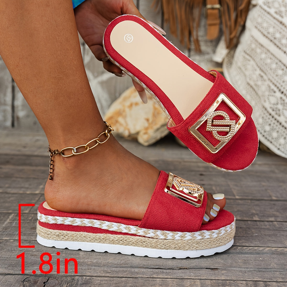 Sandálias de plataforma para mulher para praia com um elegante detalhe em palha.