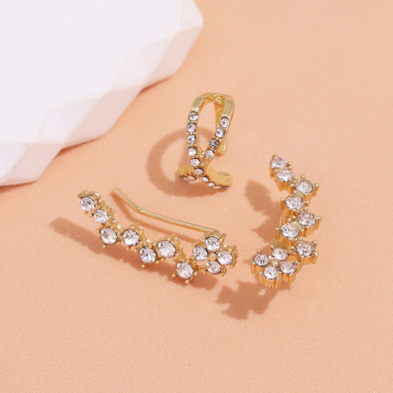 Conjunto de 3 brincos de pressão com strass brilhantes e requintados para mulher, ideais para uso diário em festas e eventos.