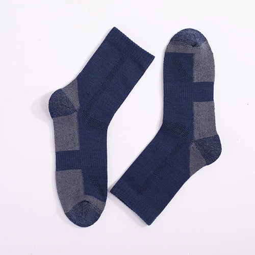 Newest Custom Logo Adult Merino Wool Moisture Wicking Control Warm Crew Outdoor Sport Socks