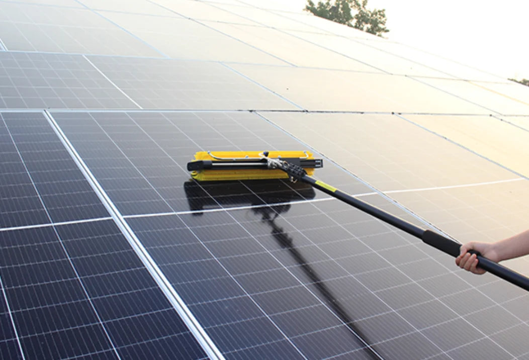 Automatic Rolling PV Solar Module Panel Cleaning Robot Machine Photovoltaic Equipment with Plastic Solar Panel Cleaning Brush