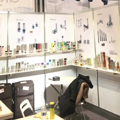 Premium Electric Salt Shaker Stainless Steel Pepper Mills Battery Operated Salt and Pepper Grinder Set for Kitchen