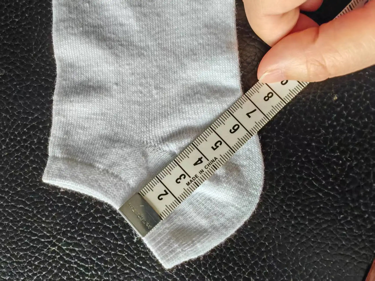 Pack de 5/10 pares de meias de cano curto unissexo, confortáveis, respiráveis ​​e leves - ideais para desporto e uso diário.