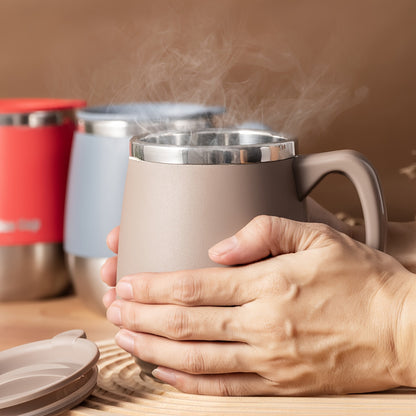 Caneca térmica em aço inoxidável de 500ml com tampa, parede dupla com isolamento a vácuo para bebidas quentes e frias, ideal para casa, atividades ao ar livre, campismo, aniversários, férias, Dia de Ação de Graças e Natal.