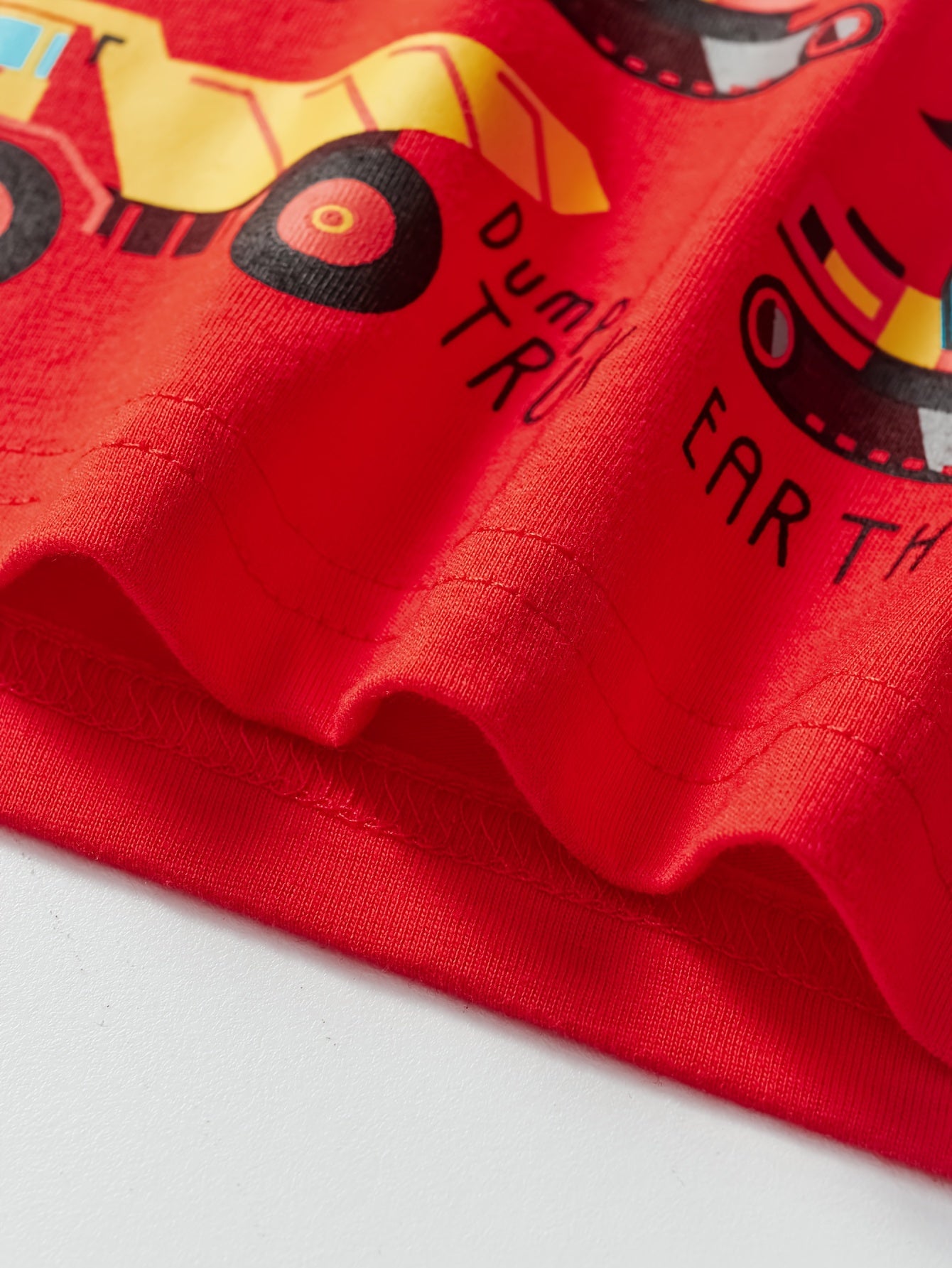 T-shirt de manga curta para criança em algodão com estampa de escavadora de desenho animado, respirável e moderna para o verão.