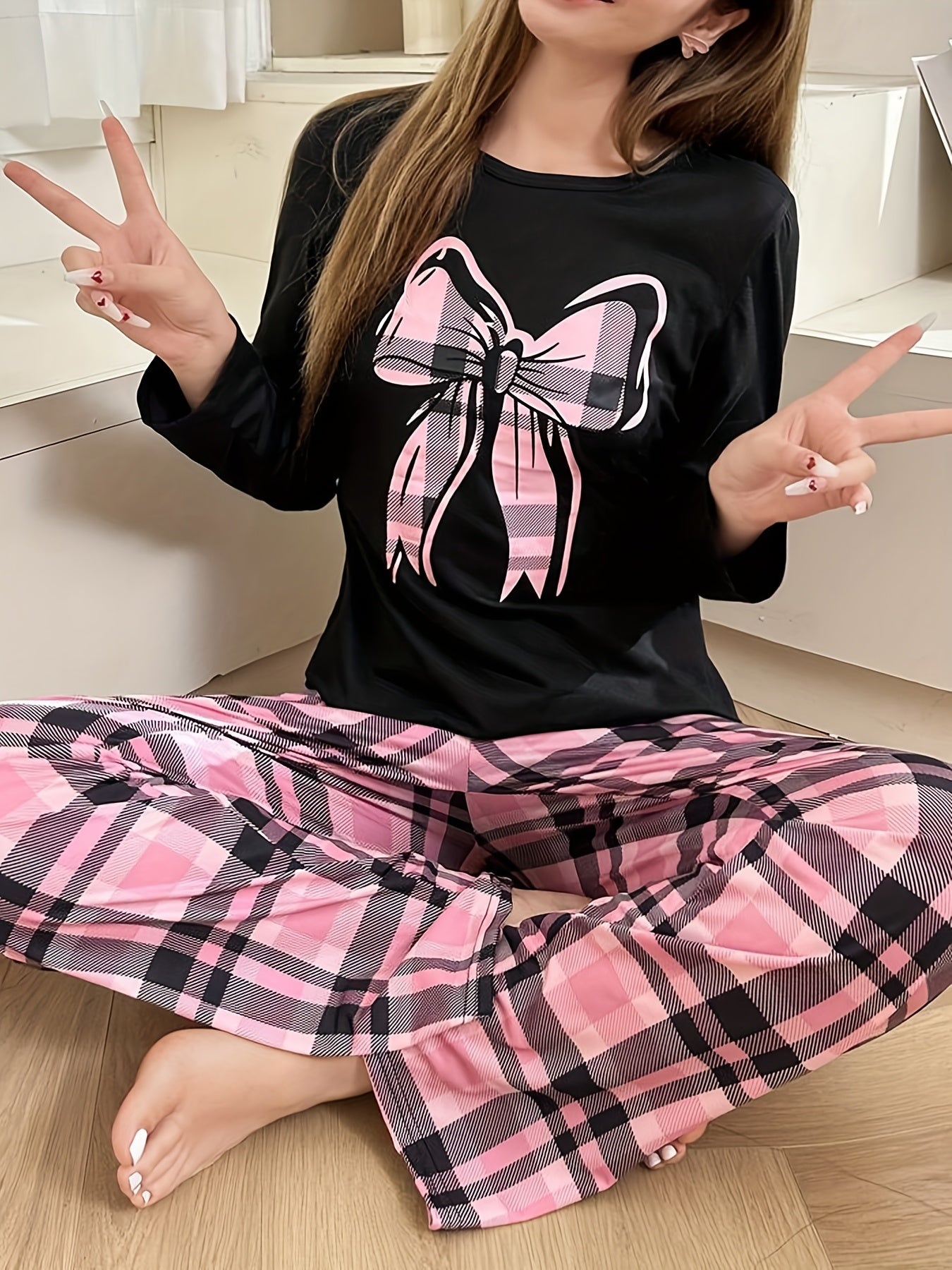 Autumn and Winter Women's Cartoon Plaid Bow Print Long Sleeve Top and Pants Casual Pajama Set, Loungewear Set, Bedtime Outfit, Playful Pajamas, Cute Sleepwear, Comfortable Fit, Soft Fabric, Matching Pajamas, Twopiece Set, Coz