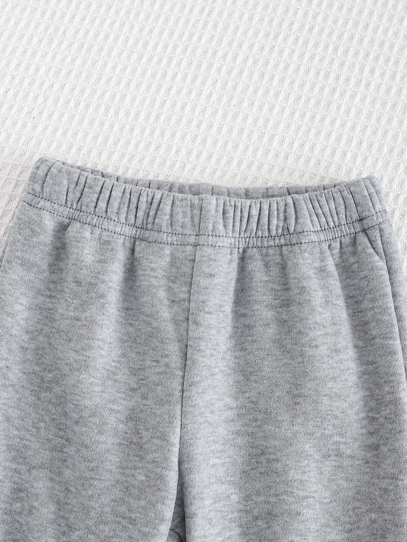 Boys' Autumn/Winter New Three-Piece Set with Mickey Mouse Classic Cartoon Print Long-Sleeve Round Neck Hoodie and Zip-Up Sleeveless Top, Matching Printed Sweatpants - Fleece-Lined Thickened Warm Comfortable Outfit for Parties