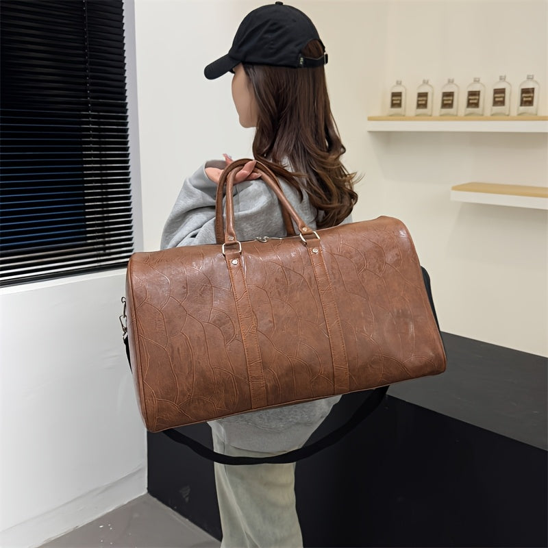 Retro Men'S Travel Bag in a Simple And Spacious Design, Suitable for Casual Use, with Both Hand And Crossbody Options.