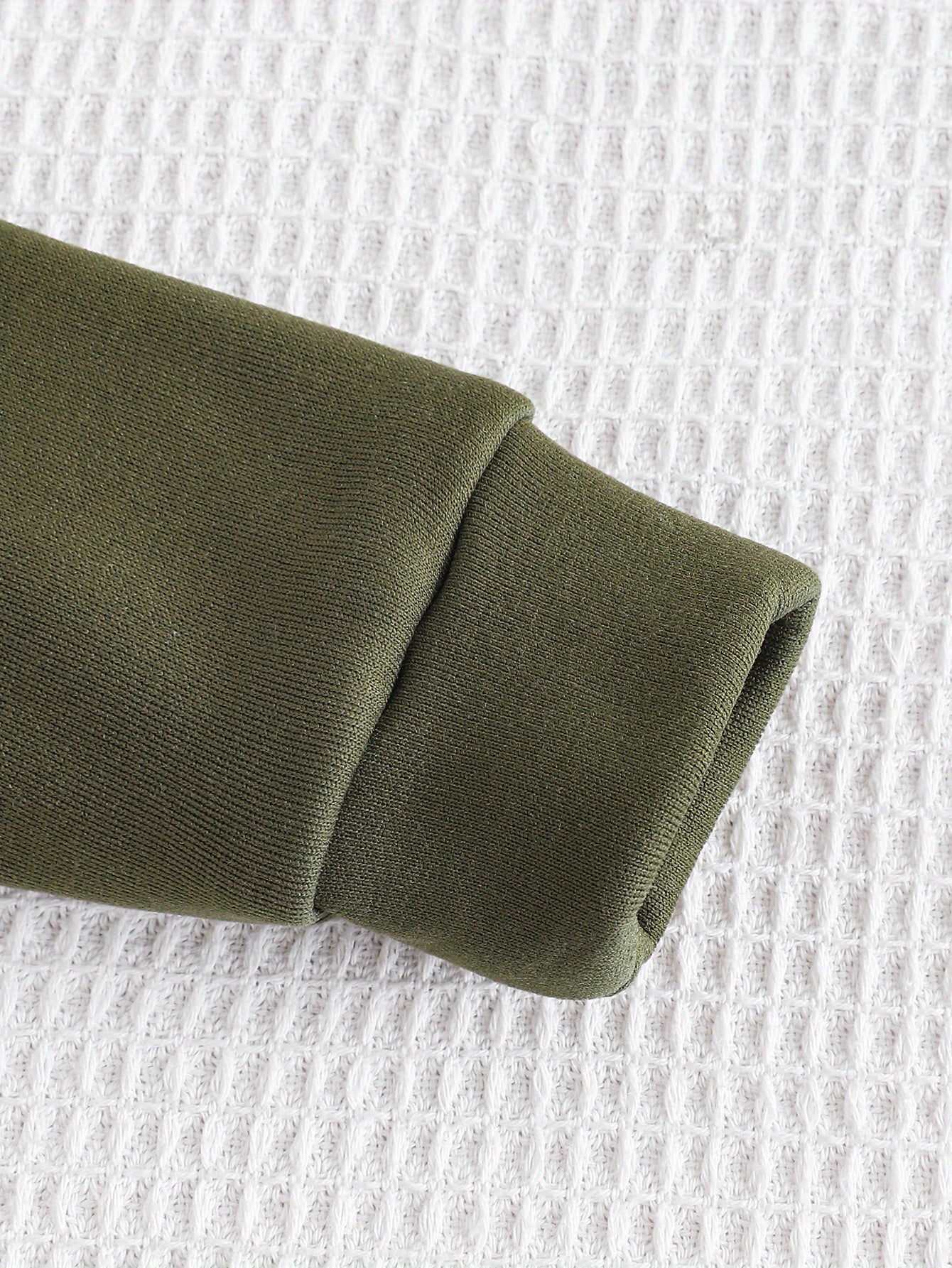 Boys' Autumn/Winter New Three-Piece Set with Mickey Mouse Classic Cartoon Print Long-Sleeve Round Neck Hoodie and Zip-Up Sleeveless Top, Matching Printed Sweatpants - Fleece-Lined Thickened Warm Comfortable Outfit for Parties