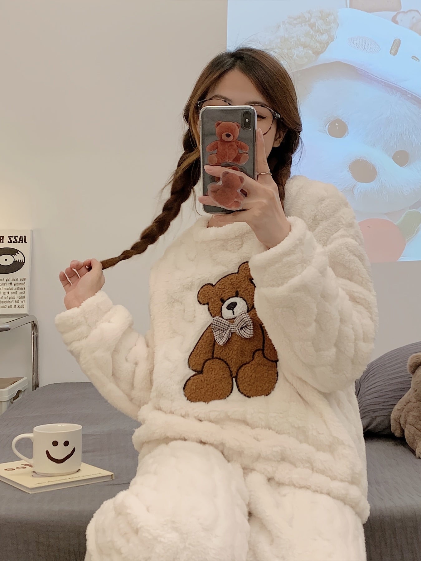 New Autumn and Winter Thick Warm Pajama Set with Jacquard Velvet Long-Sleeve Bear Top and Flannel Pants for Winter
