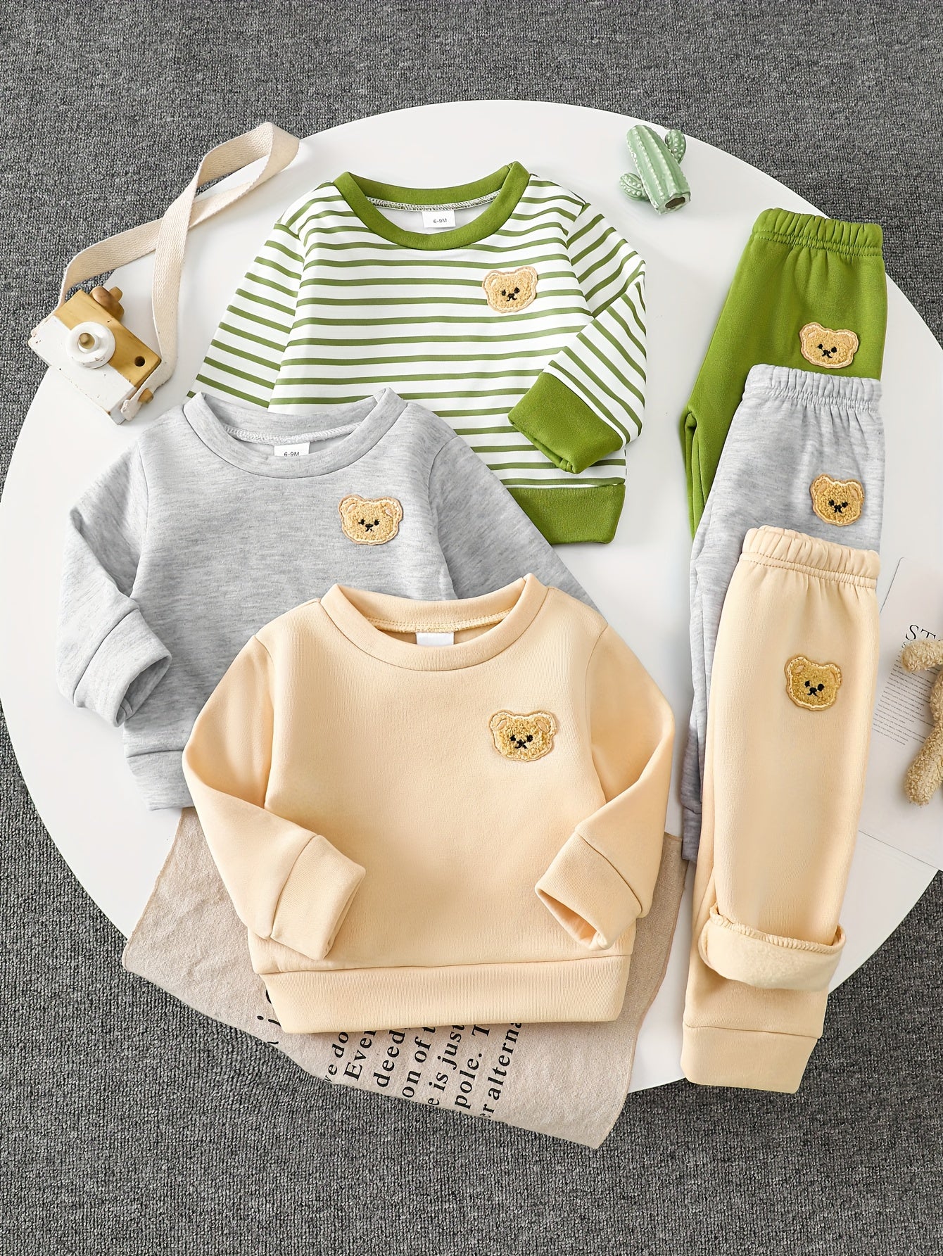 A Set of Three Fleece Hoodies for Baby Boys, Packaged in Six Pieces, Featuring a Cute Bear Patch. Perfect for Outdoor Wear During The Autumn And Winter Seasons, Making It a Great Gift for Children.