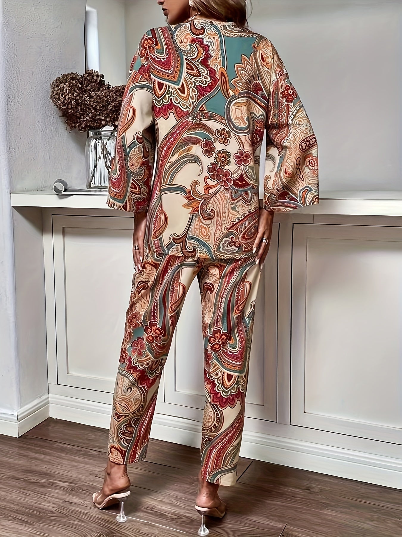 Conjunto Boho Paisley com Calça, Blusa de Manga Comprida com Botões Frontais e Calças Retas - Roupa Mulher