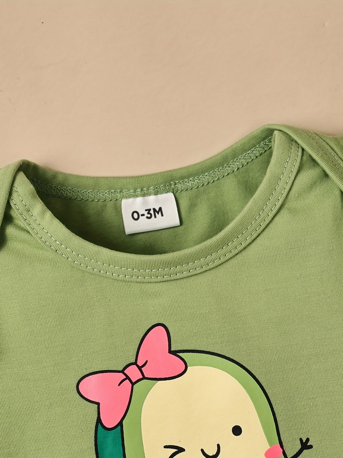 Conjunto de Roupa Infantil para Bebé Menina com Estampado de Abacate: Macacão, Calções e Fita para o Cabelo - 3 Peças - Ideal para o Verão e Atividades ao Ar Livre