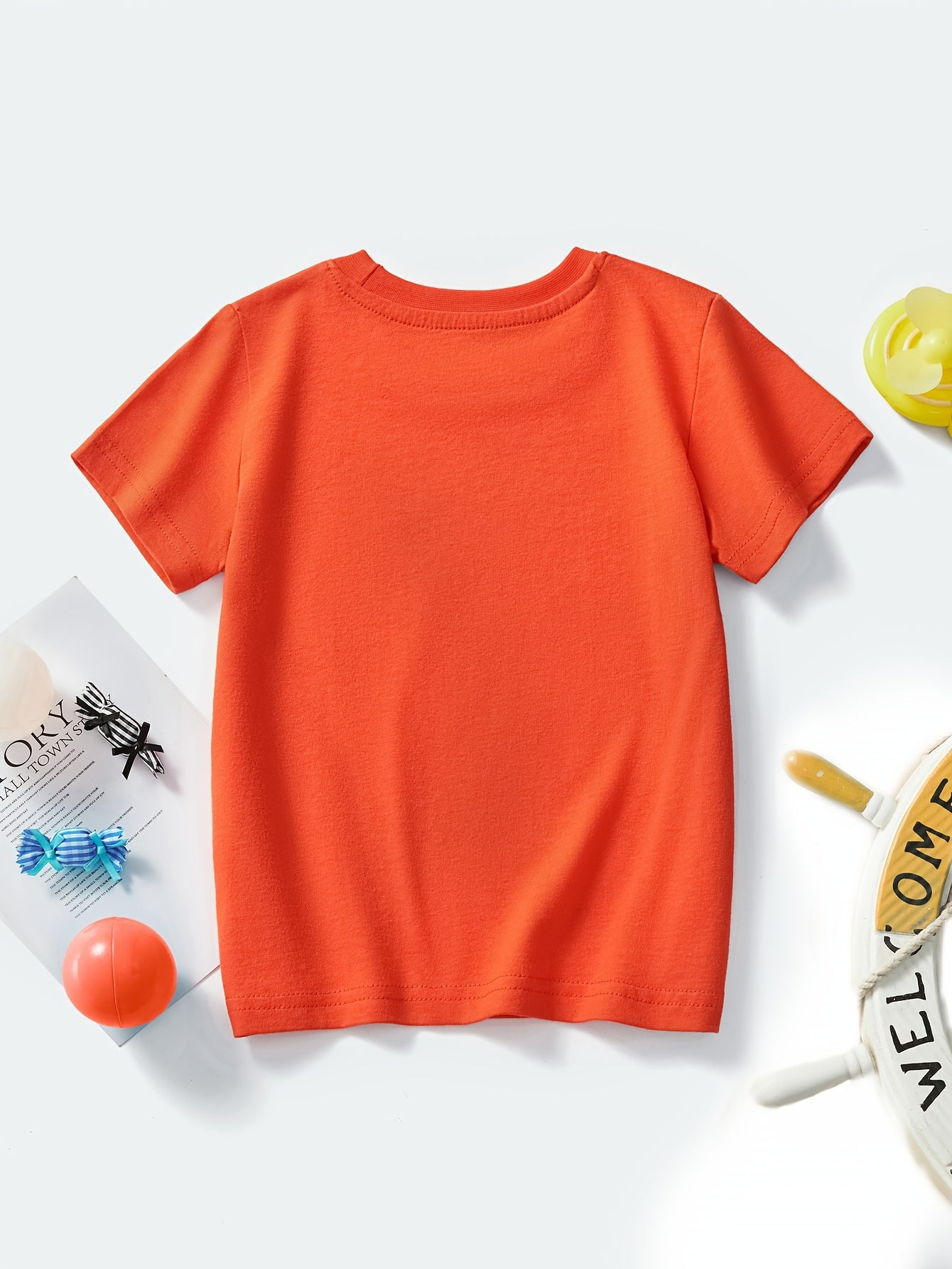 T-shirt de manga curta para criança em algodão com estampa de escavadora de desenho animado, respirável e moderna para o verão.