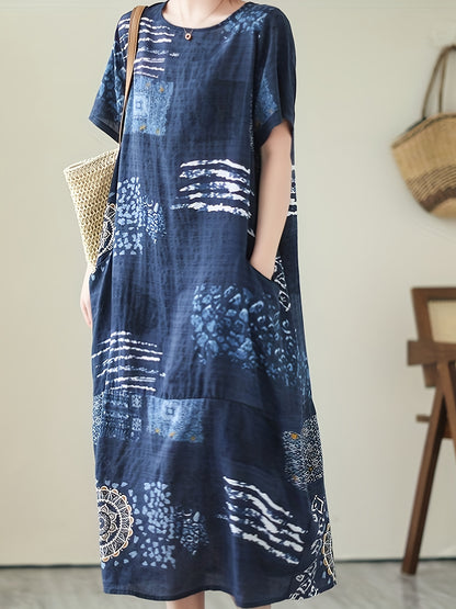 Vestido largo com estampado total e bolso, modelo casual de manga curta e gola redonda. Roupa feminina.