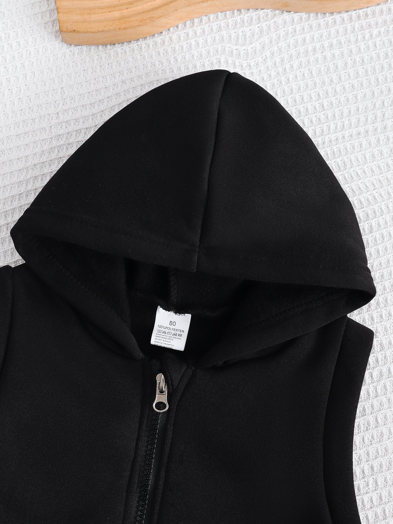 Boys' Autumn/Winter New Three-Piece Set with Mickey Mouse Classic Cartoon Print Long-Sleeve Round Neck Hoodie and Zip-Up Sleeveless Top, Matching Printed Sweatpants - Fleece-Lined Thickened Warm Comfortable Outfit for Parties