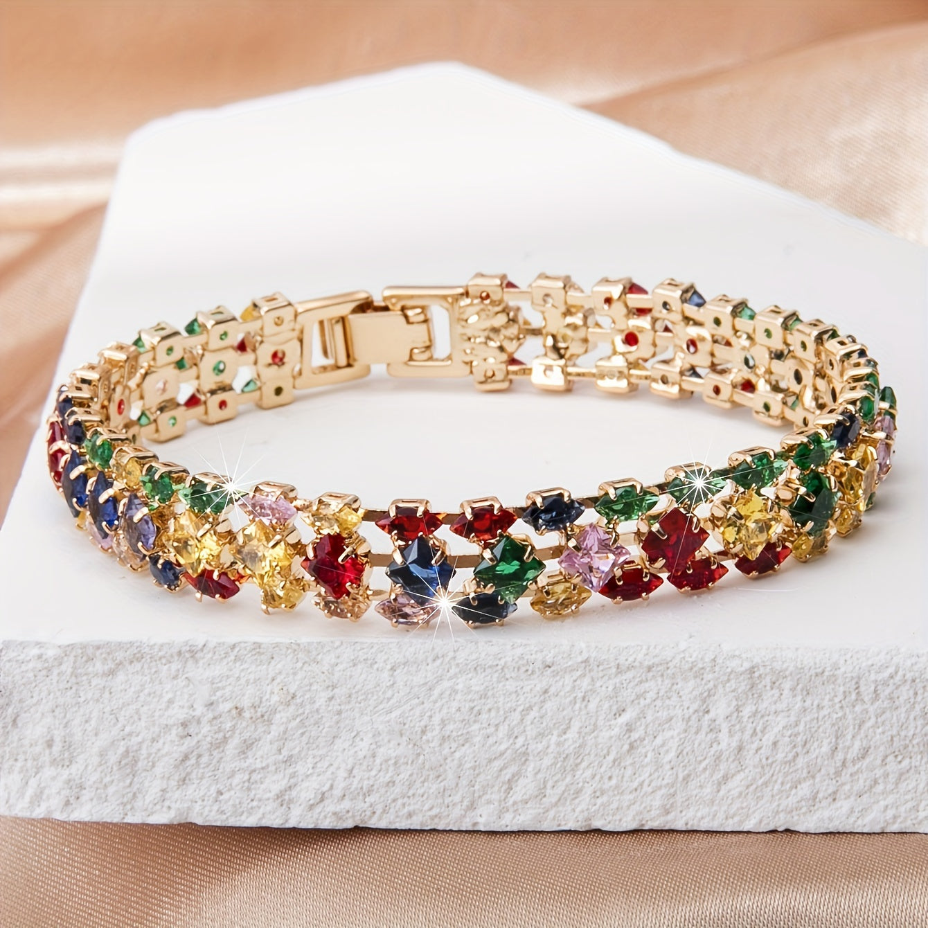 Pulseira feminina elegante, boho-chic, geométrica e multicolorida com fecho de relógio em zircónia - perfeita para o dia a dia e para as festas de Natal.