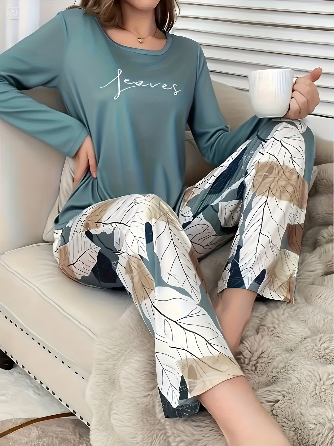 Conjunto de pijama casual, versátil e elegante para mulher com estampado de letras, blusa de manga comprida com gola redonda e calças com estampado floral para o outono e inverno.