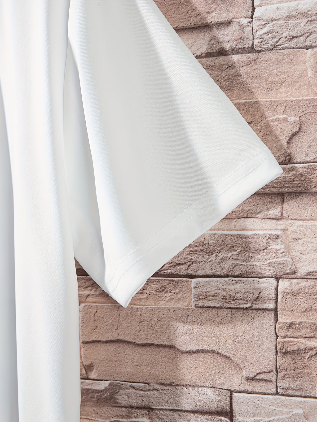 Conjunto de 4 t-shirts casuais para homem de cor sólida, estilo simples, manga curta e gola redonda, ideais para usar em casa, como pijama ou para atividades ao ar livre no verão.